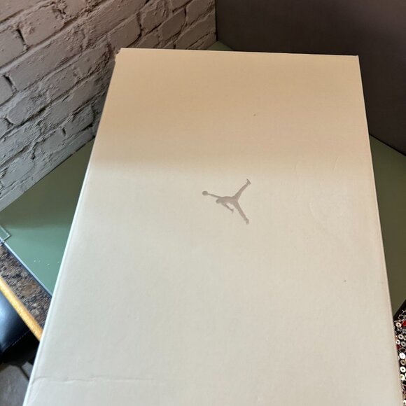 AIR JORDAN RETRO 11 (WOMEN) (10) - Picture 12 of 13